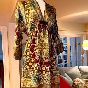 Absolutely stunning unique silk Hale Bob tunic. $75 small